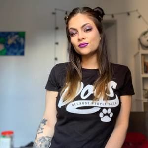 Meet your Posher, Emi